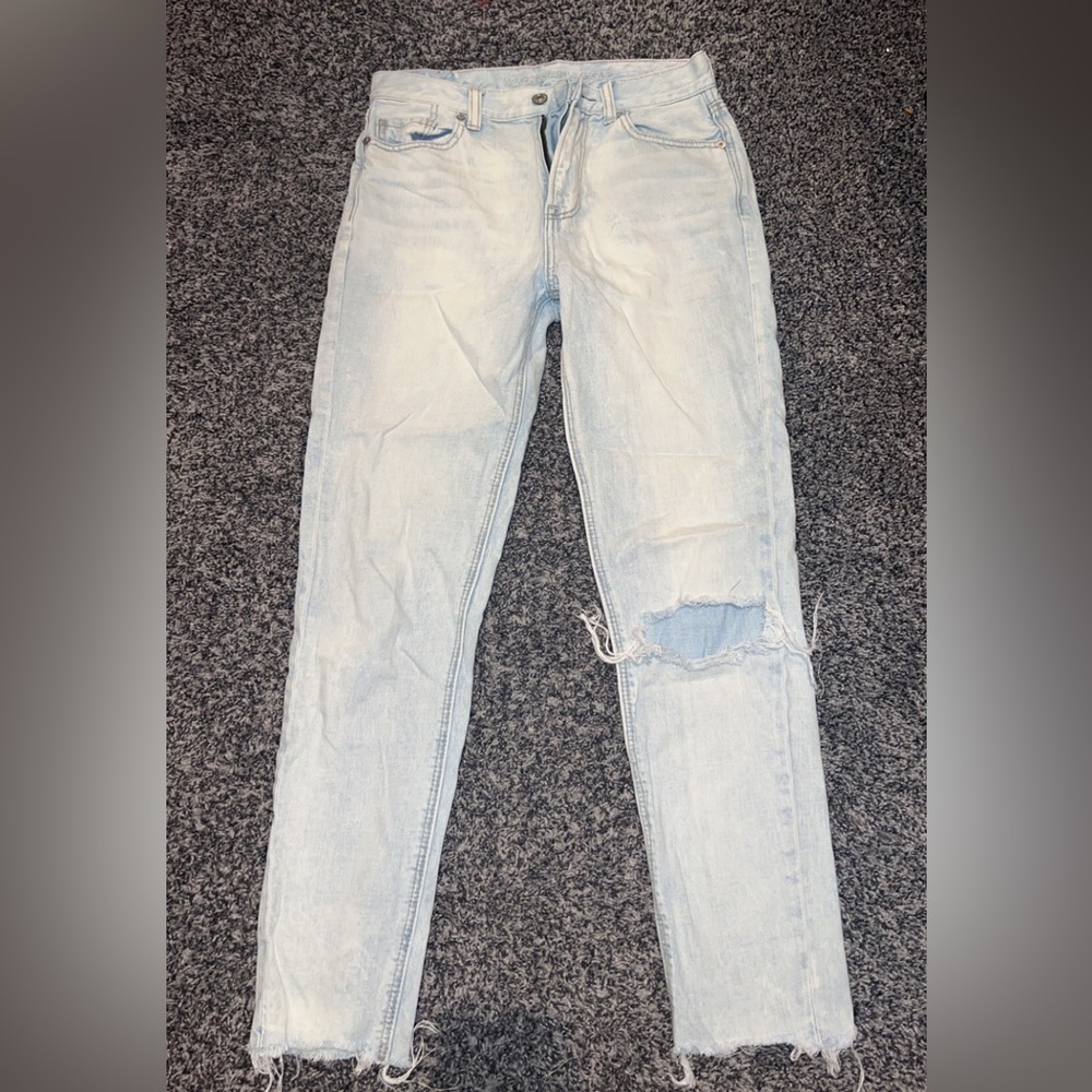 American Eagle
Bleached light wash denim jeans
